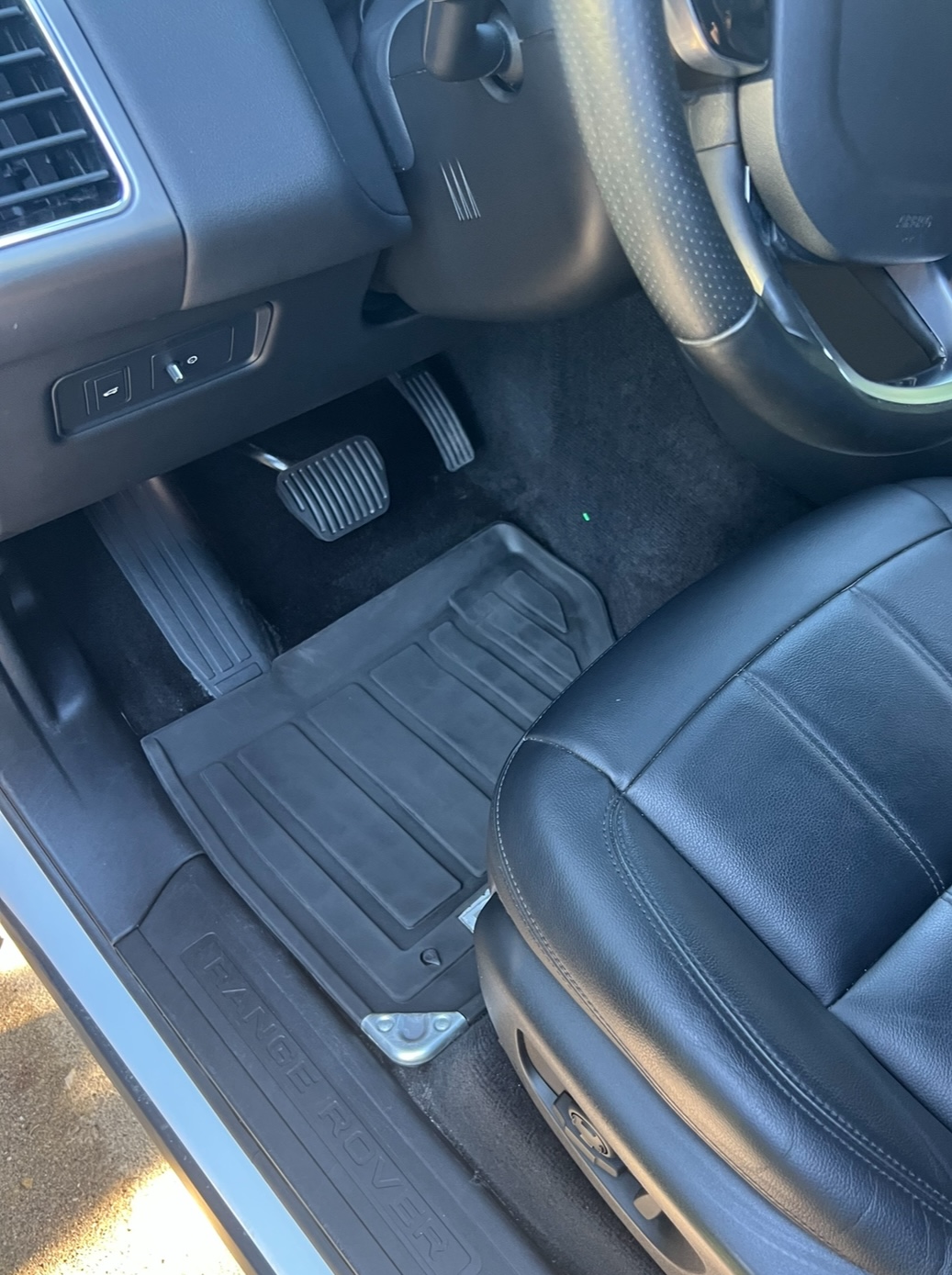 After — Range Rover — Floor mat shampoo & vacuum